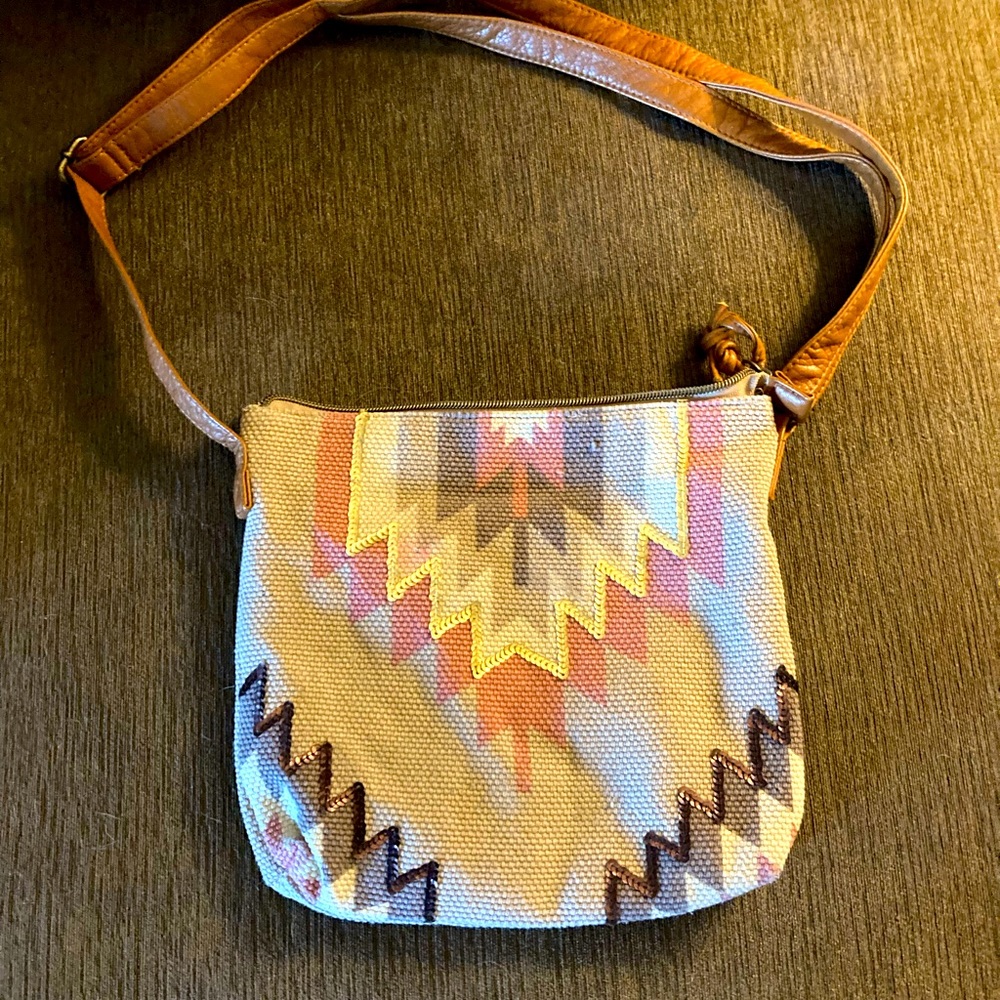Maurices’s crossbody. Very comfortable. Great condition.